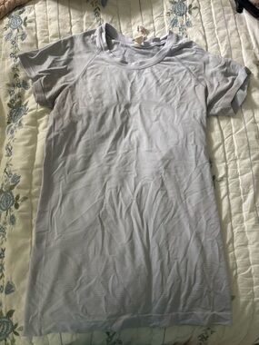 lululemon athletica light blue swiftly tech size 6